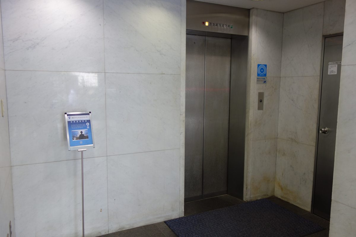 こちらのエレベーターで6F赤坂クリニック受付へ